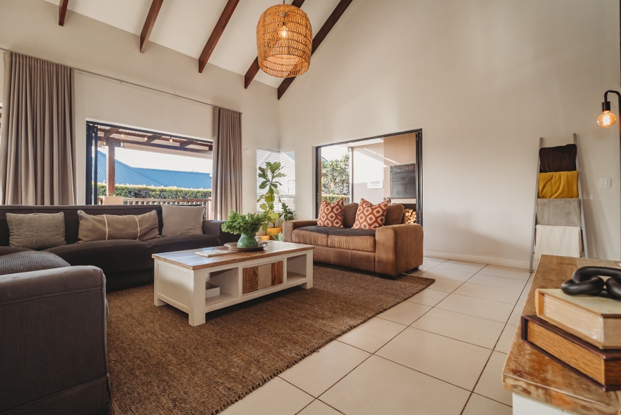 4 Bedroom Property for Sale in Kraaibosch Manor Western Cape